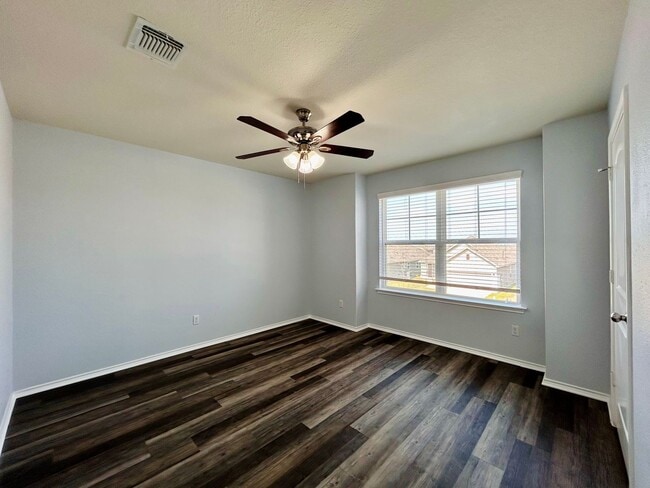 Building Photo - 147 Big Leaf Dr