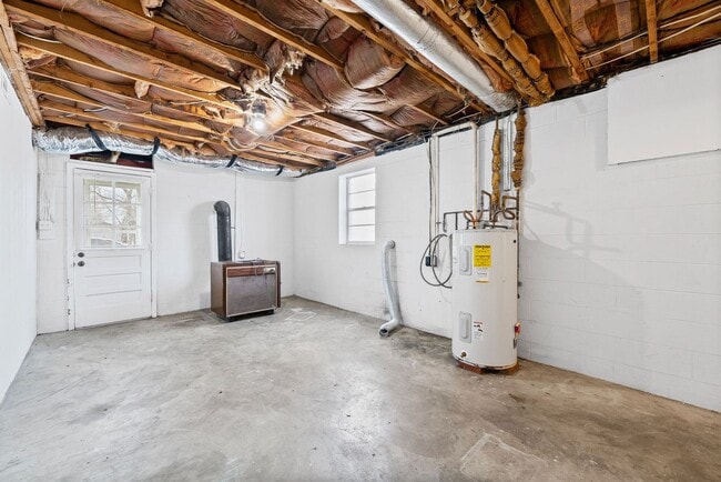 Building Photo - 564 Briarwood Dr