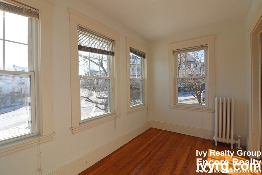 Building Photo - 52-54-54 Maplewood St