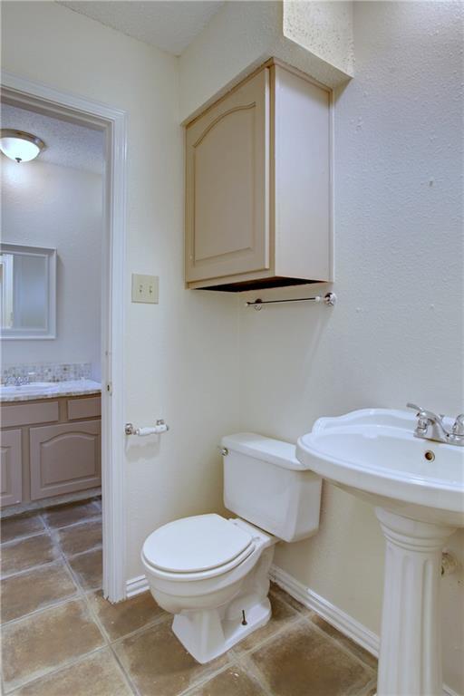 Building Photo - 5910 Jacob Glen