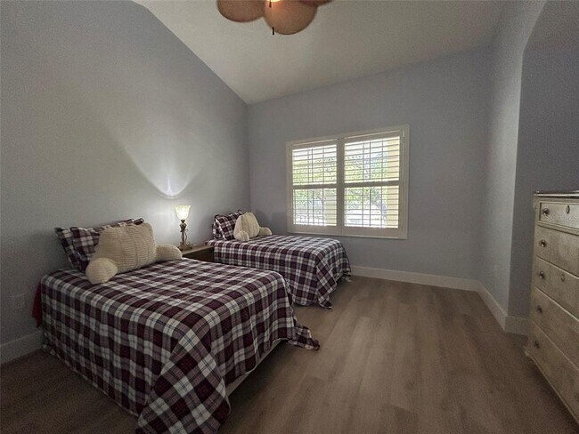 Building Photo - 3702 54th Dr W