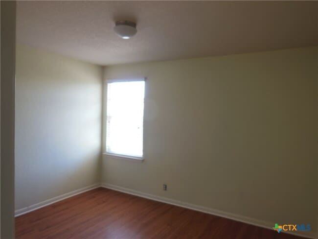 Building Photo - 753 Great Oaks Dr