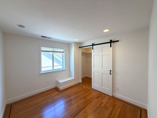 Building Photo - TOTAL REMODEL LARGE 1750sf 3BR+ Bonus/3BA North Oakland Home AVAILABLE NOW