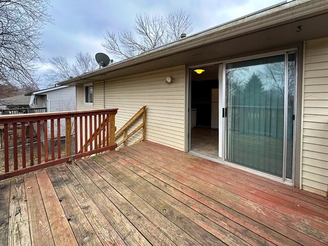 Building Photo - 2130 Essex Rd