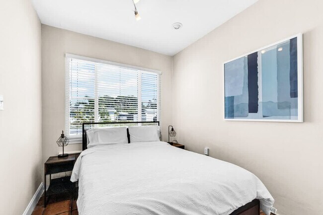 Building Photo - 3624 SW 22nd St