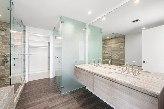 Building Photo - 2900 NE 7th Ave