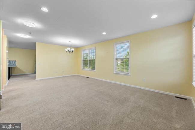 Building Photo - 42 Mountie Ln
