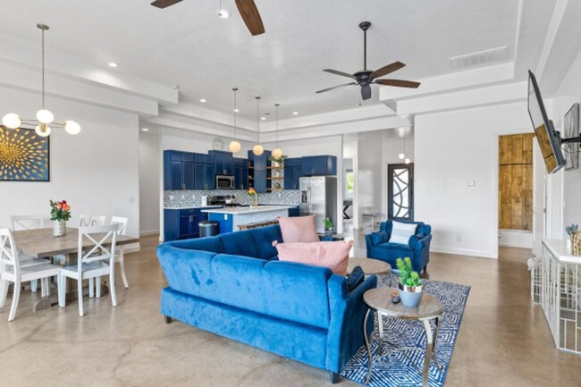 Building Photo - The Desert Jewel