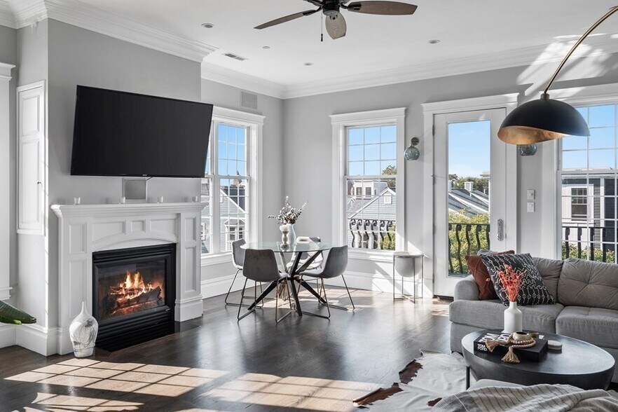 Building Photo - 322 W 4th St