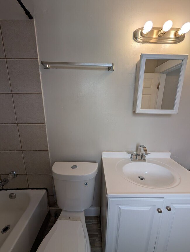 Building Photo - 1476 W 107th St