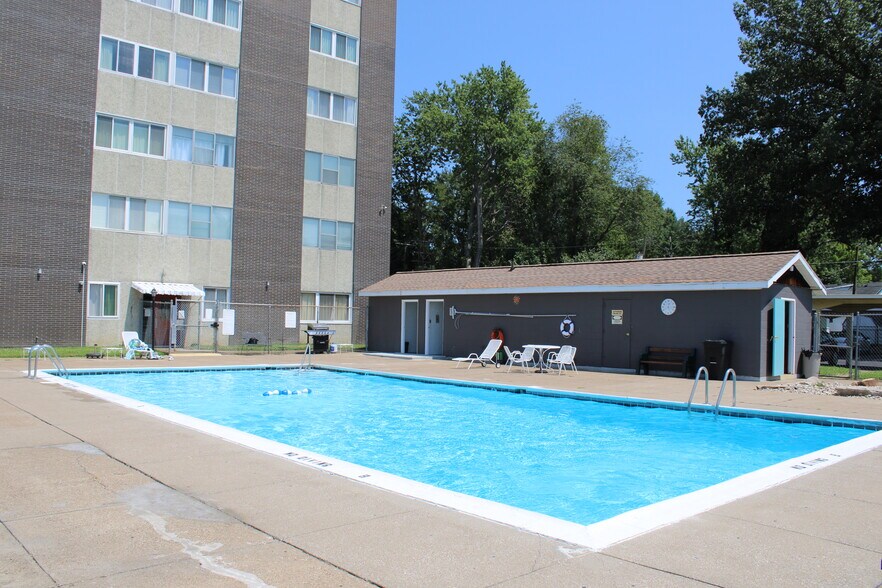 Building Photo - 1100 Erie Ave