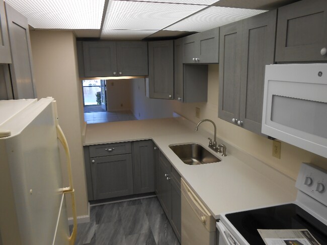Building Photo - 5369 Treetops Dr