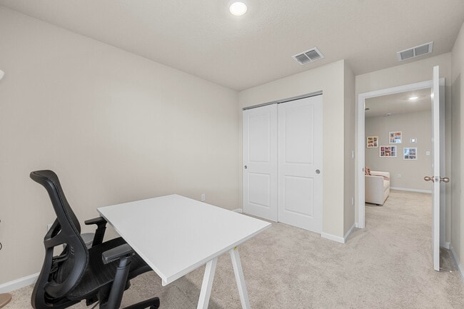 Building Photo - 5731 SE Edgewater Cir