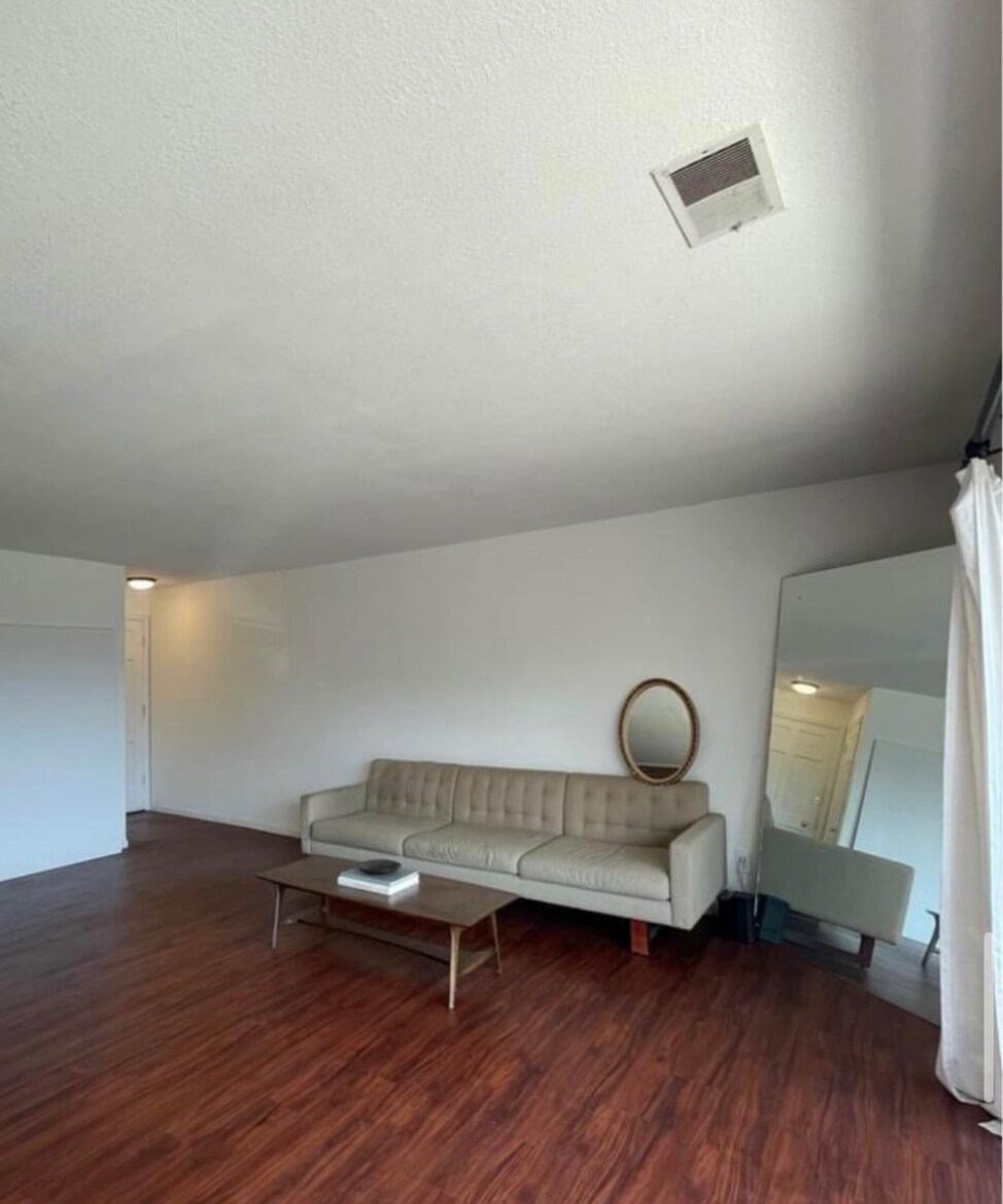 Building Photo - 4732 Belleview Ave