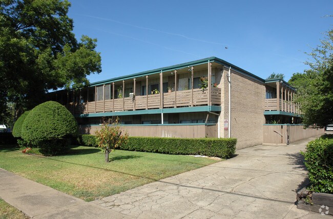 Building Photo - Sandy Place