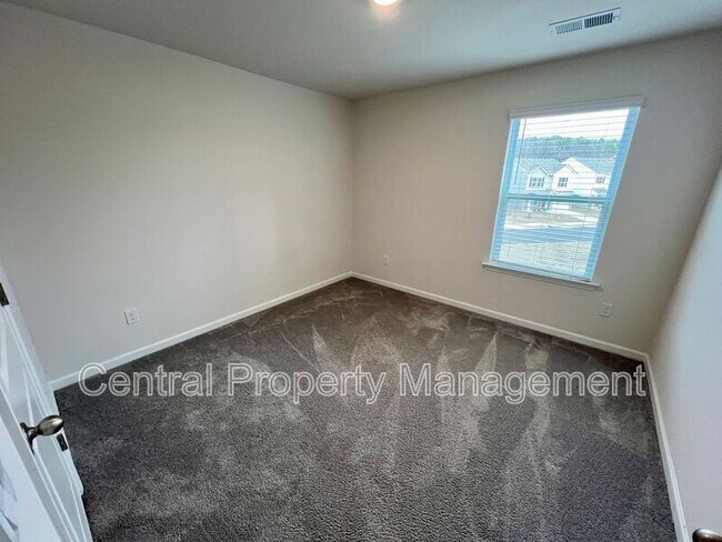 Building Photo - 534 Evaleigh St