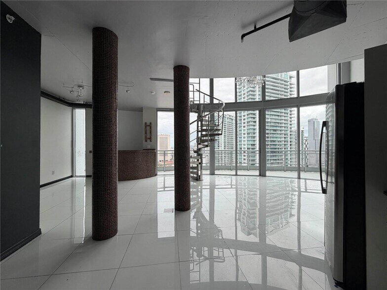 Building Photo - 690 SW 1st Ct