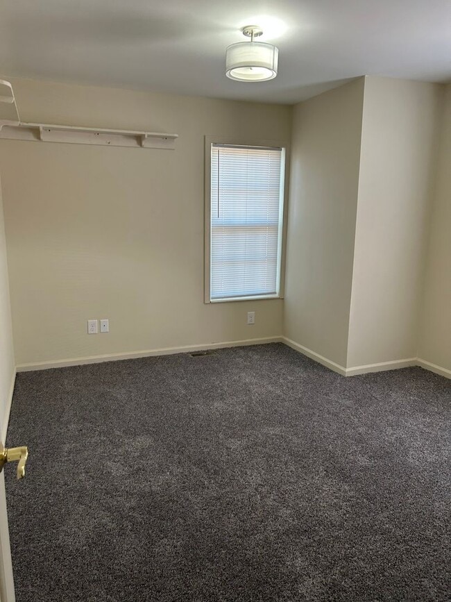 Building Photo - Town House- Rocky Mount