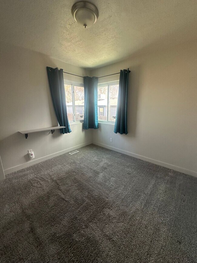 Building Photo - GORGEOUS West Valley Home!!!