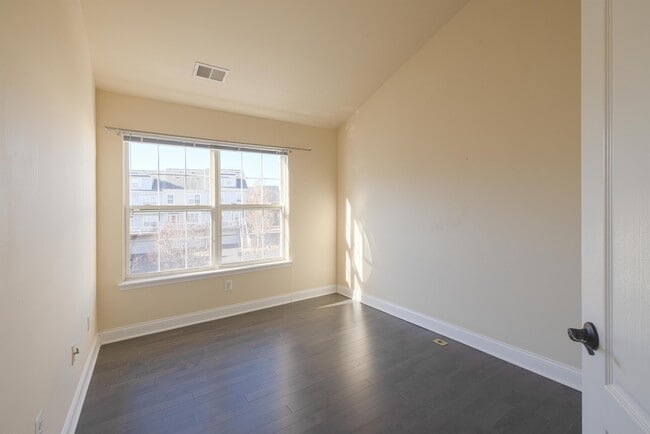 Building Photo - 904 Crestfield Dr