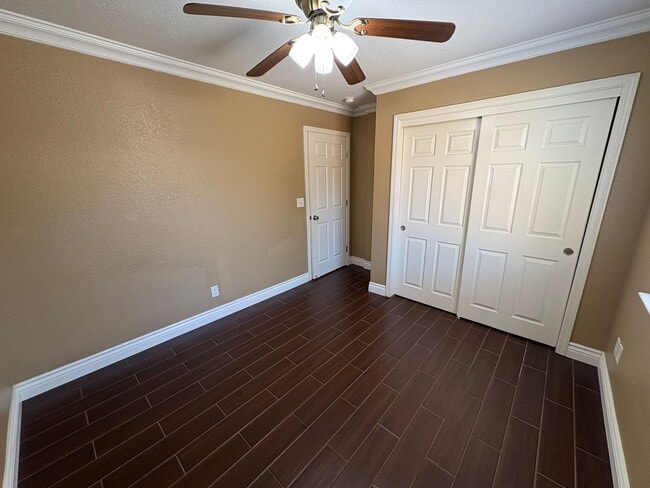 Building Photo - 744 W Buena Vista Ave