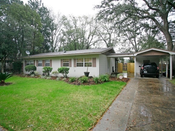 Primary Photo - Charming 3 Bedroom, 2 Bath Home in Tranqui...