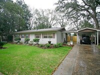 Building Photo - Charming 3 Bedroom, 2 Bath Home in Tranqui...