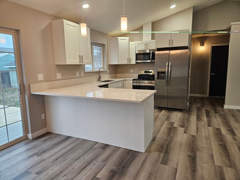 Building Photo - 1355 Yost Cir NE