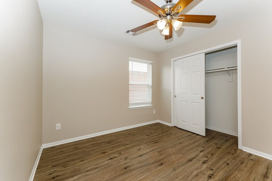 Building Photo - 9957 Yearling Pl