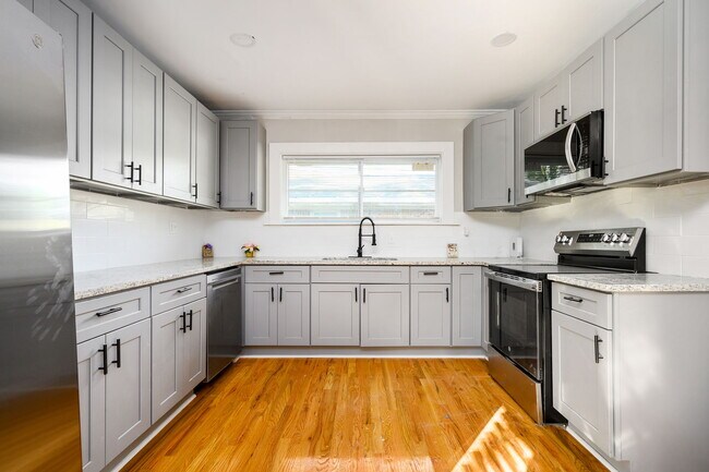Building Photo - 2169 Green Forrest Dr