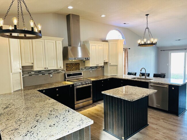 Building Photo - Beautiful Custom One Level Home