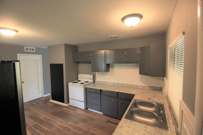 Building Photo - Available For Immediate Move-In!