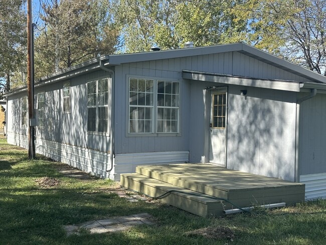 Building Photo - 758 W G Rd
