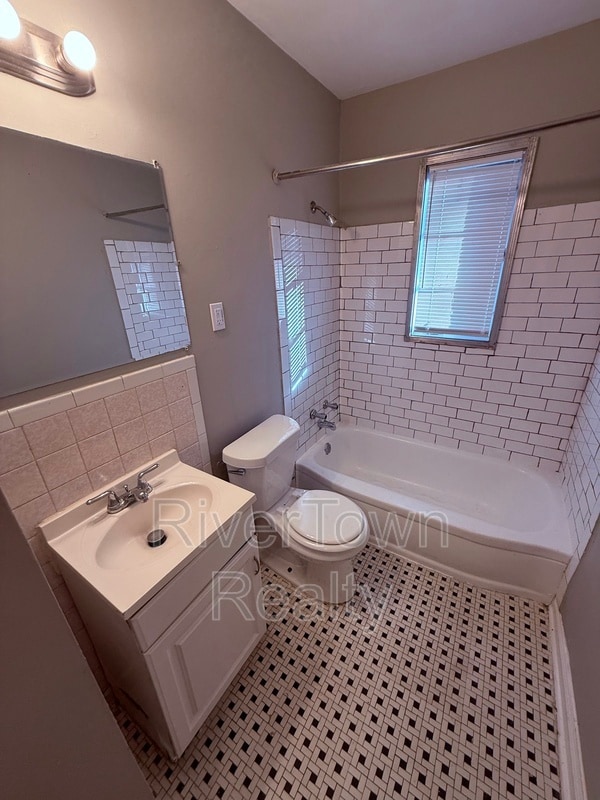 Building Photo - 1337 Haywood Ave