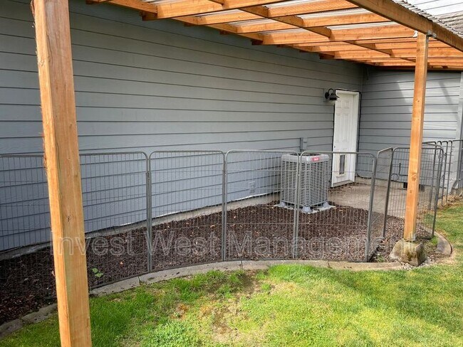 Building Photo - 2525 NW 23rd Ave