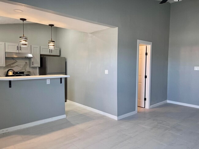 Building Photo - 14620 Hendrik Dr