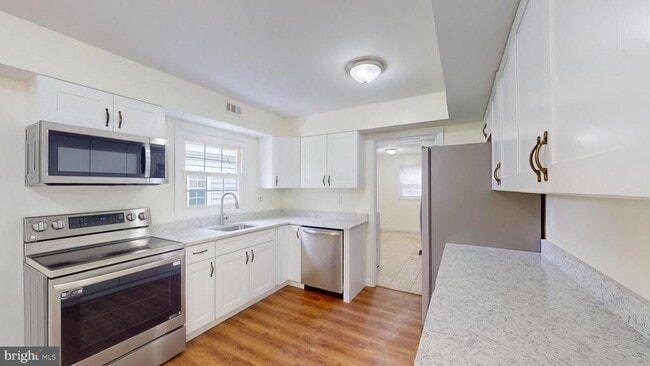 Building Photo - 4025 Chelmont Ln