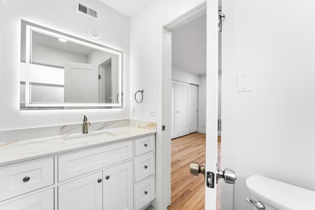 Building Photo - 7531 Edgewater Cir