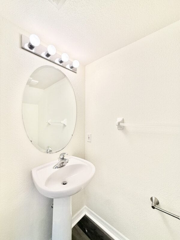 Building Photo - 13706 Forest Lake Dr