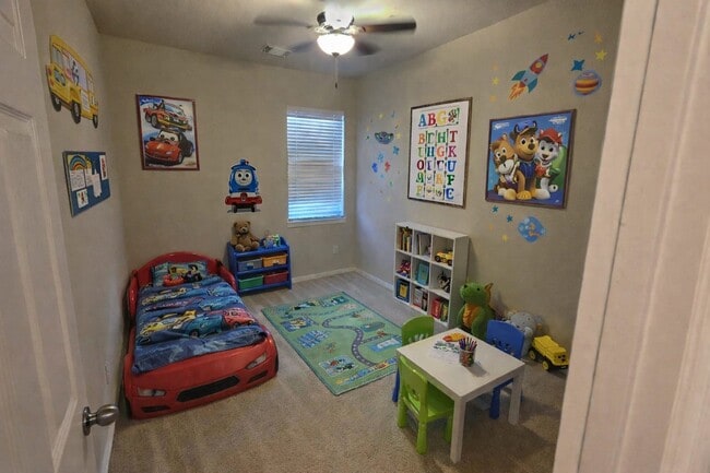 Building Photo - 421 Abbey Ln