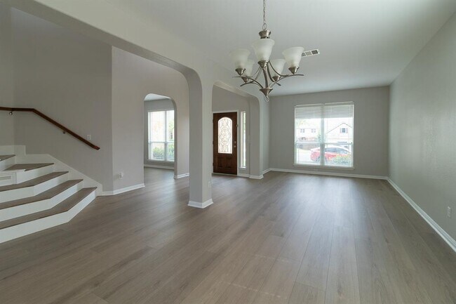 Building Photo - 2102 Monticello Ct