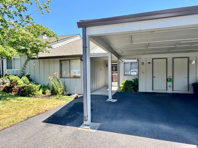 Primary Photo - Salmon Creek Condo with Swim, hot tub and ...