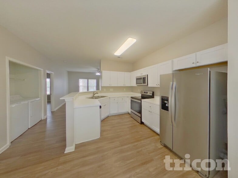 Building Photo - 1526 Jeffrey Bryan Dr