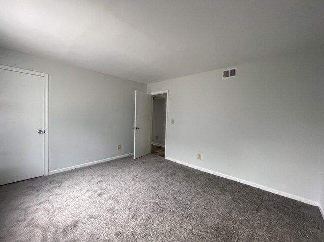Building Photo - 3 bedroom Apartment for rent