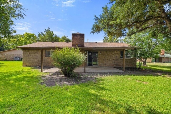 Building Photo - 704 Brookwood Cir
