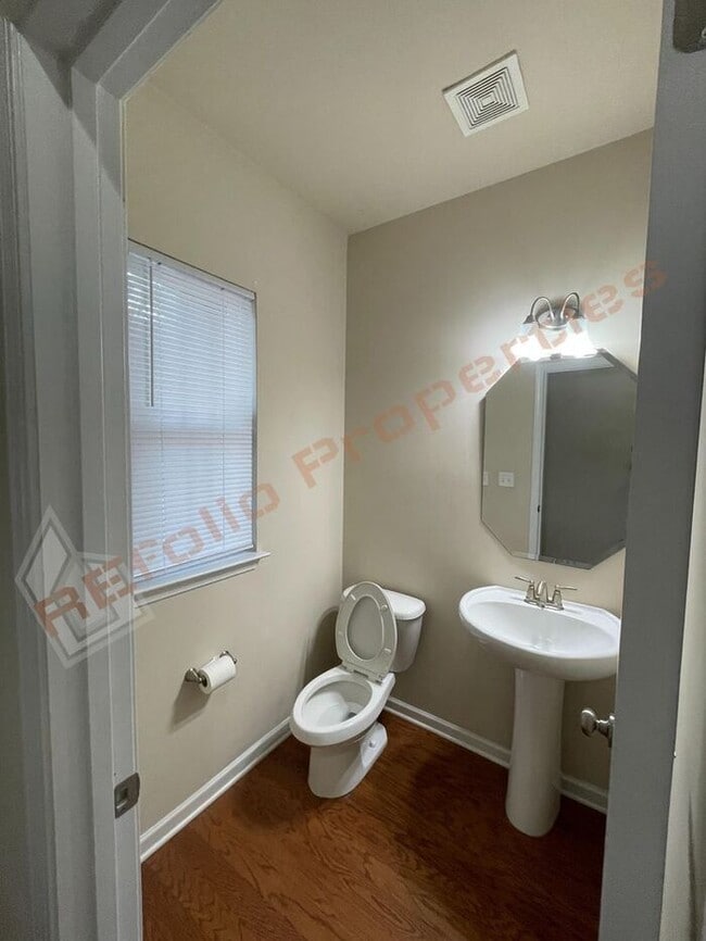 Building Photo - Beautiful 3-bedroom, 2.5-bath townhome