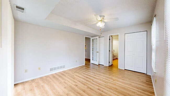 Building Photo - Adorable 2beds/2baths w/2 Parking spaced Included Available Now