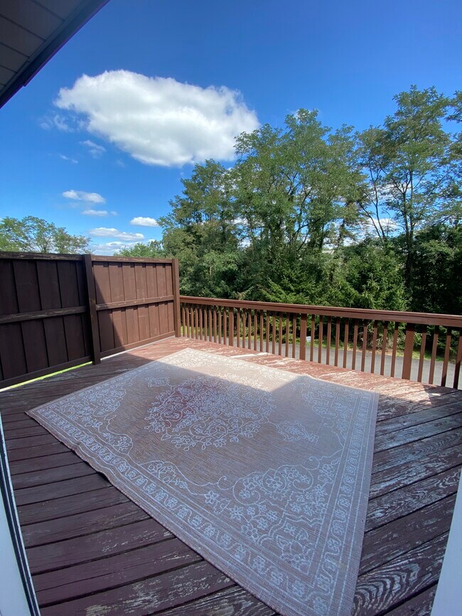 Back Deck w/ Privacy Fence Both Sides - 2519 Hawthorne Dr