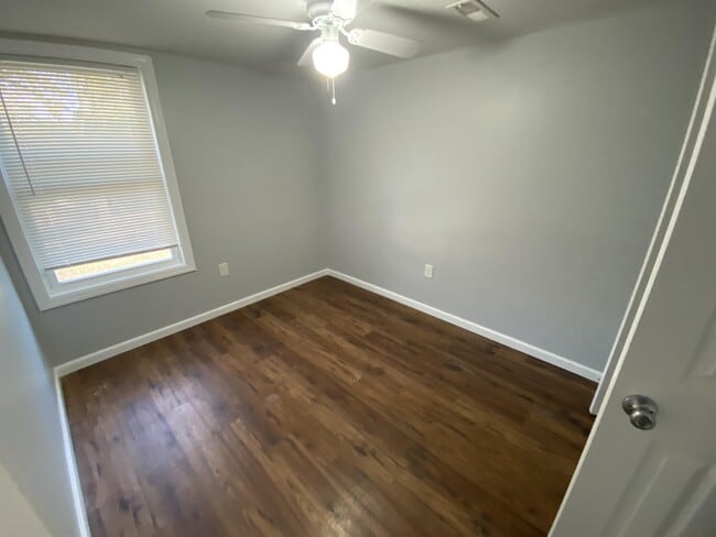 Building Photo - 112 Laurel St