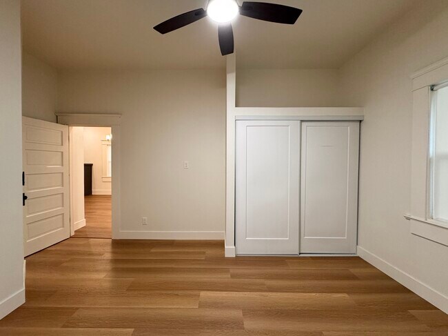 Building Photo - Poplar